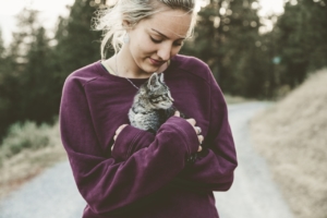 Air Purifier for Pets - Pet Odor Eliminator - cuddly kitten